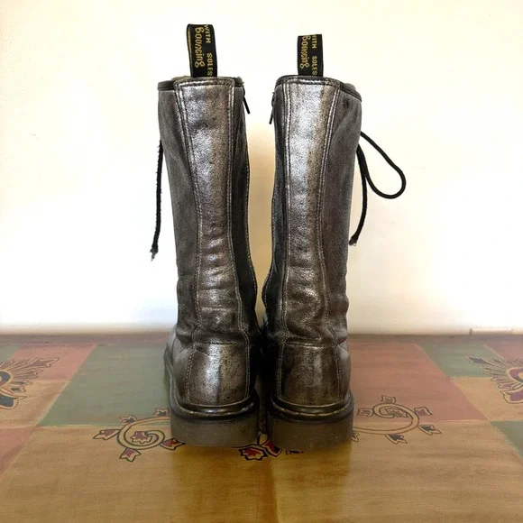 Dr Martens 1B99 Boots Women Sz US 9 EU 41 Distressed Metallic Silver 14 Eyelets - Picture 5 of 12